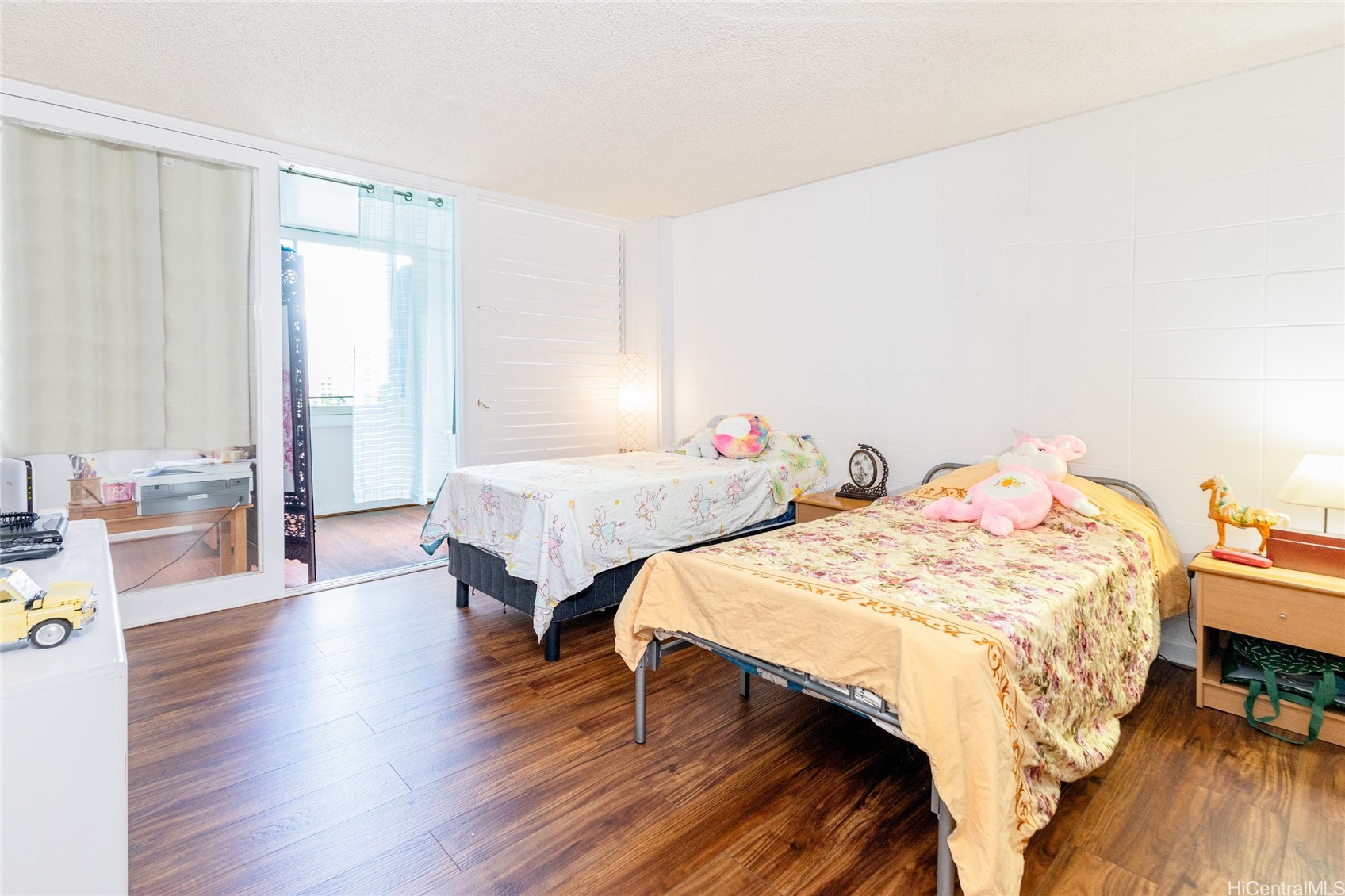 425 Ena Road 906B