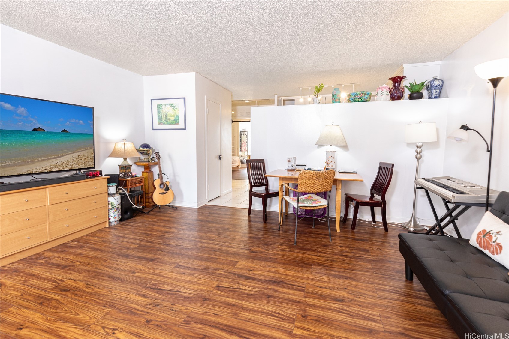 425 Ena Road 906B