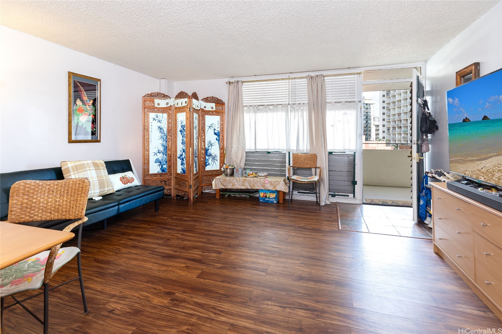 425 Ena Road 906B