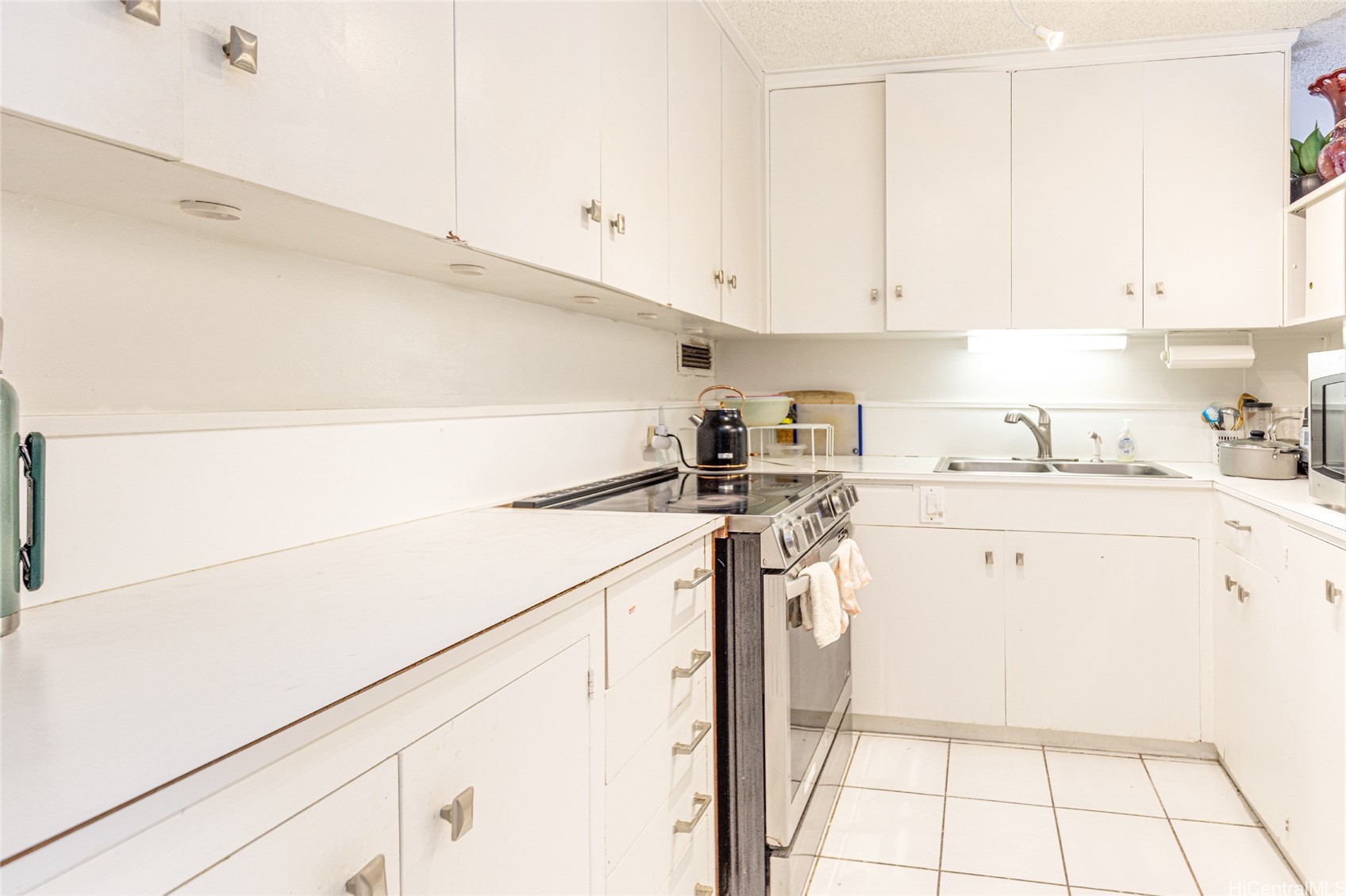 425 Ena Road 906B