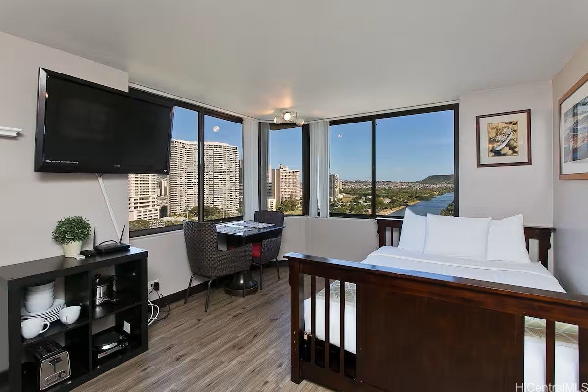 444 Niu Street 1811