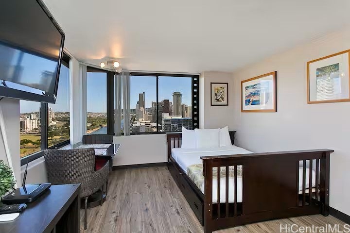 444 Niu Street 1811