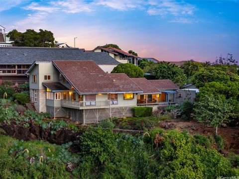 1708 Kumakani Loop Honolulu HI 96821