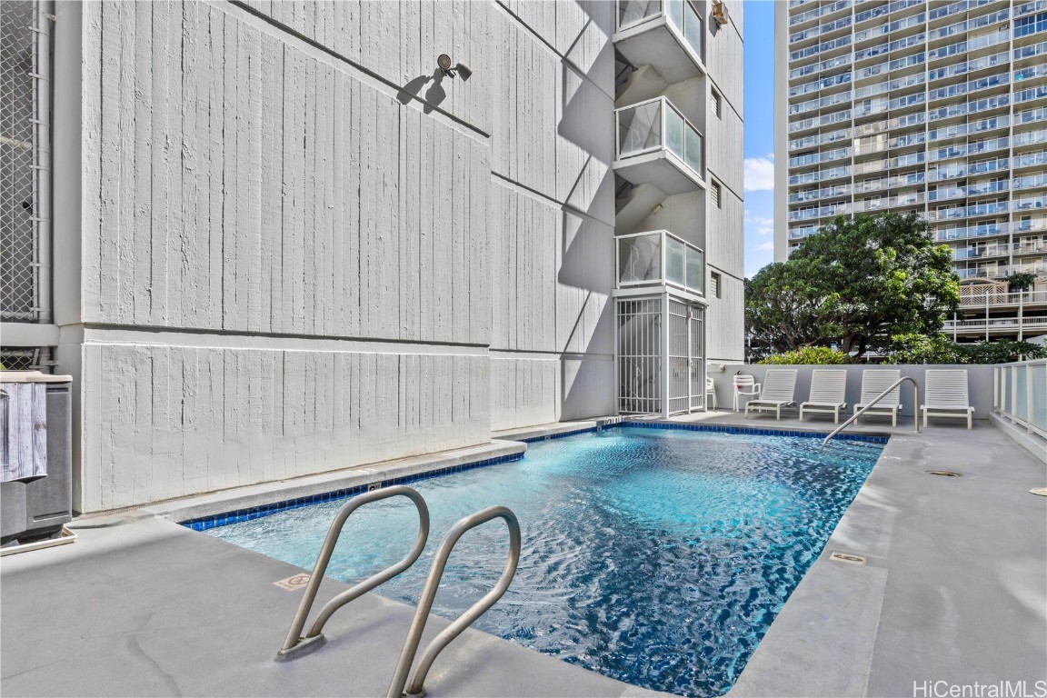 2233 Ala Wai Condominium