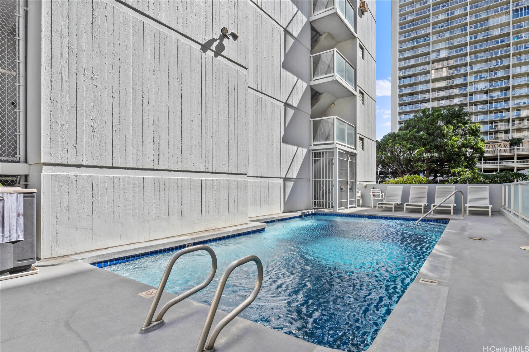 2233 Ala Wai Condominium