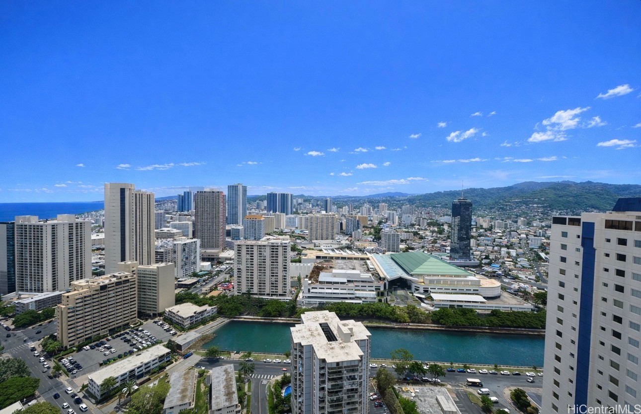 411 Hobron Lane 3904