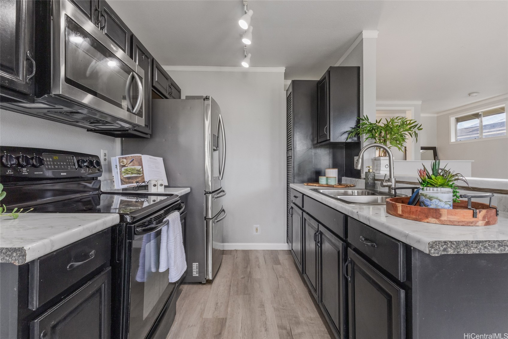 91-1033 Hoomaka Street 66