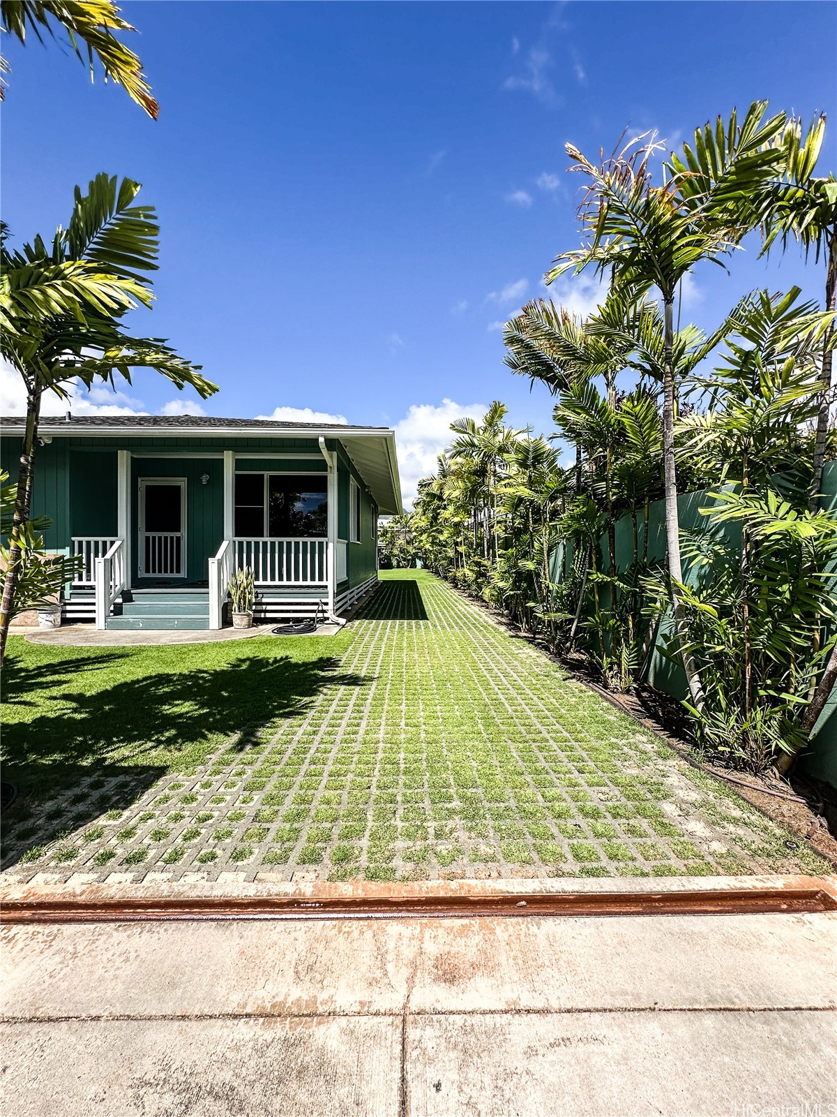 535 Maluniu Avenue