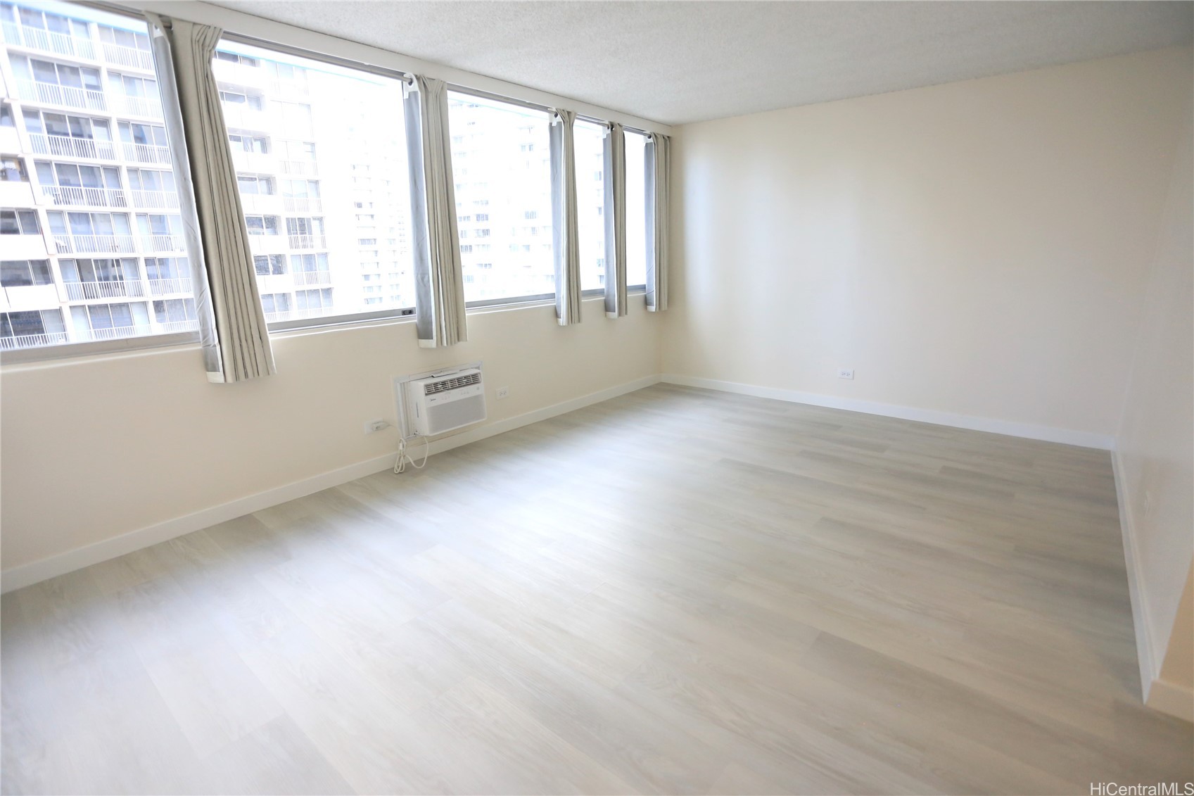 1560 Kanunu Street 613