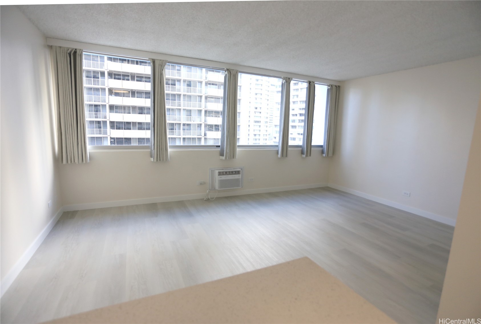 1560 Kanunu Street 613