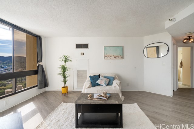 Liliuokalani Gardens Condominium