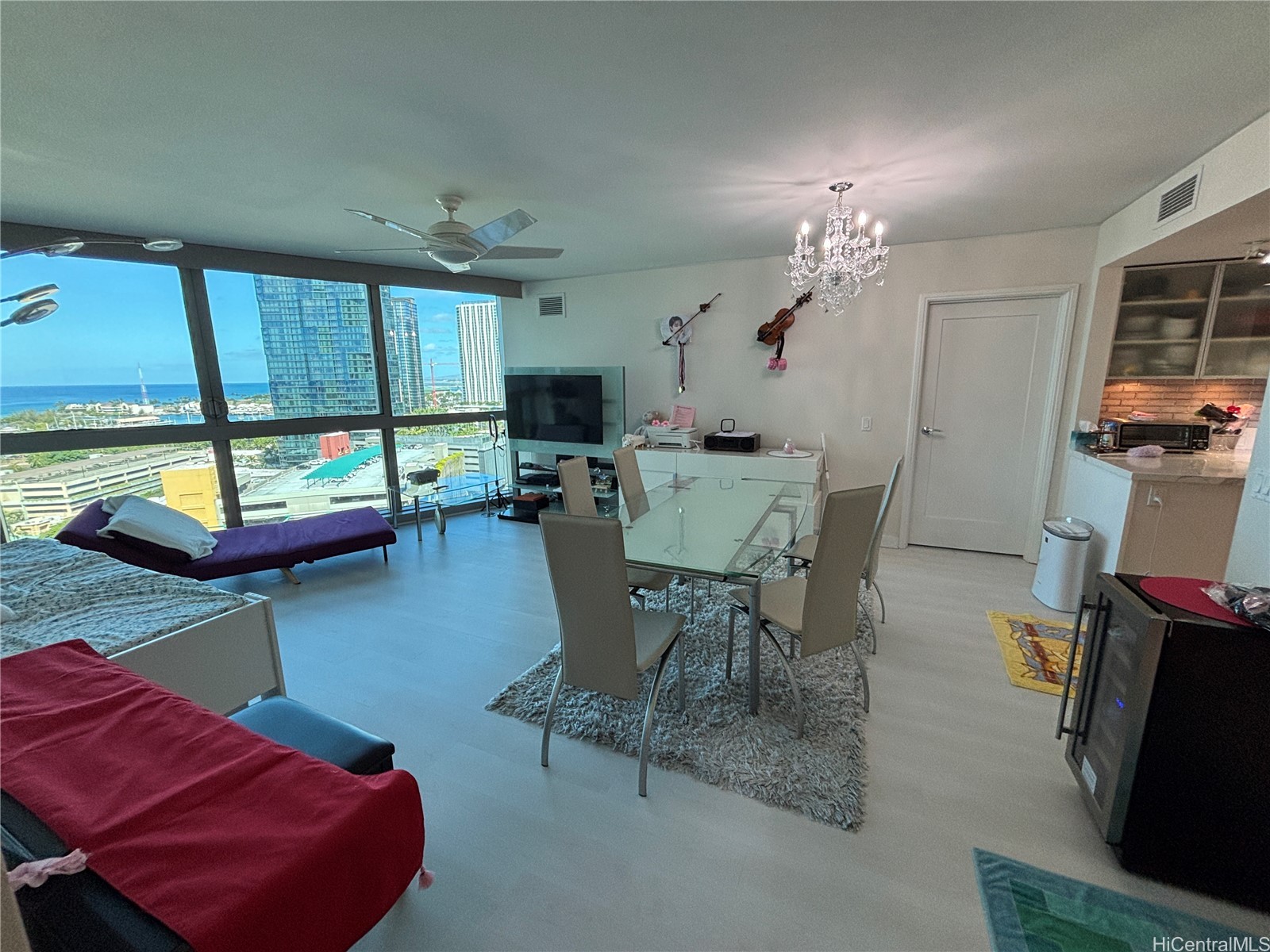 1177 Queen Street 2105