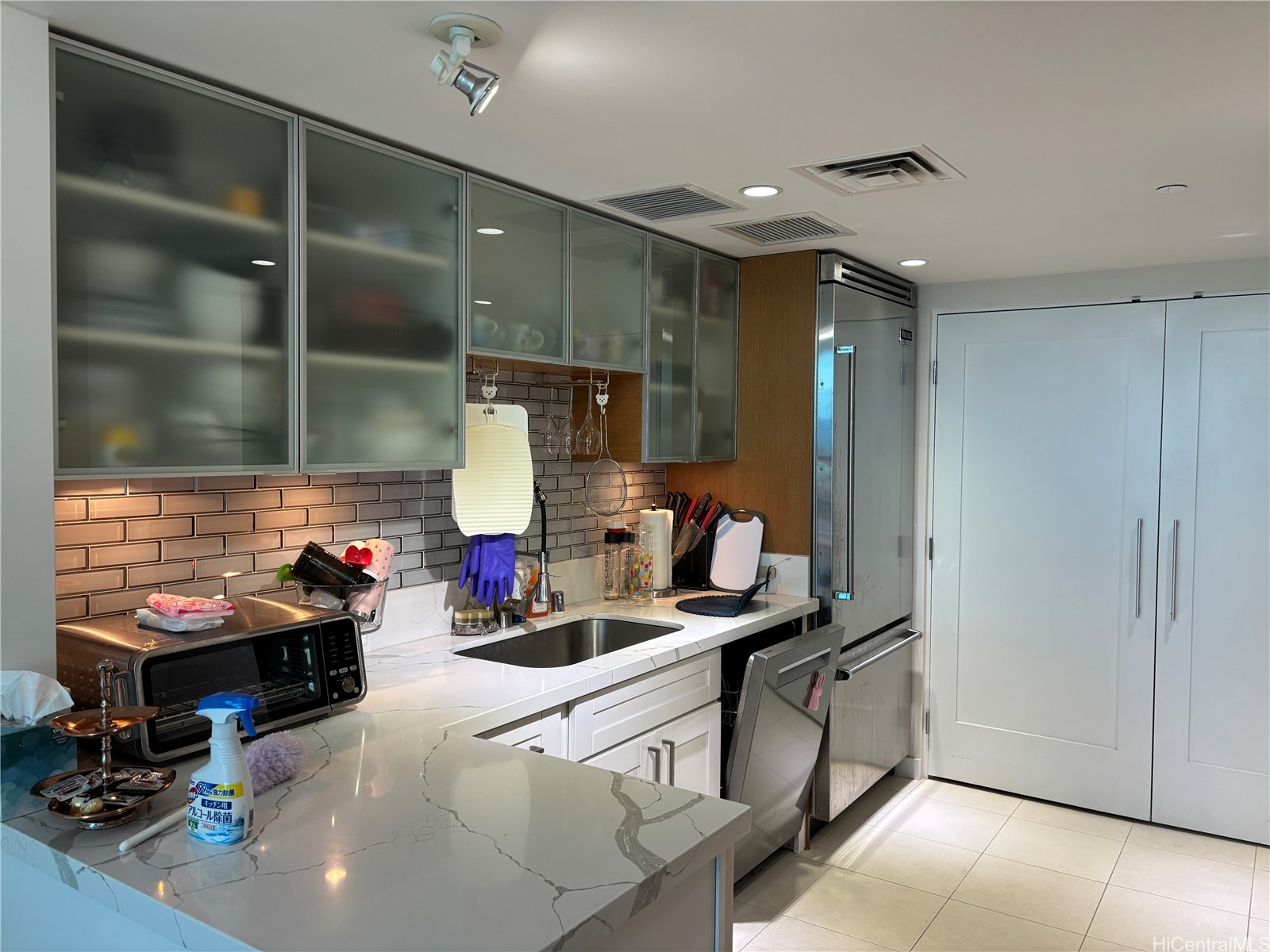 1177 Queen Street 2105