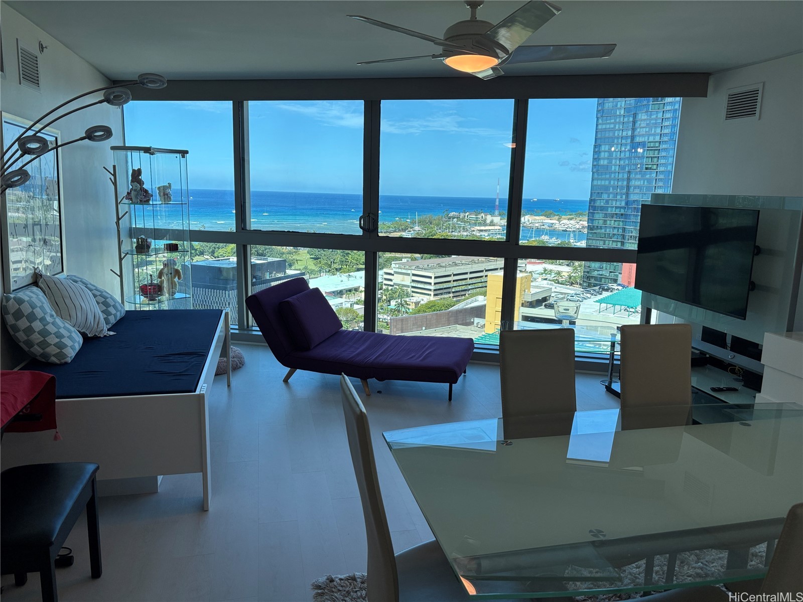 1177 Queen Street 2105