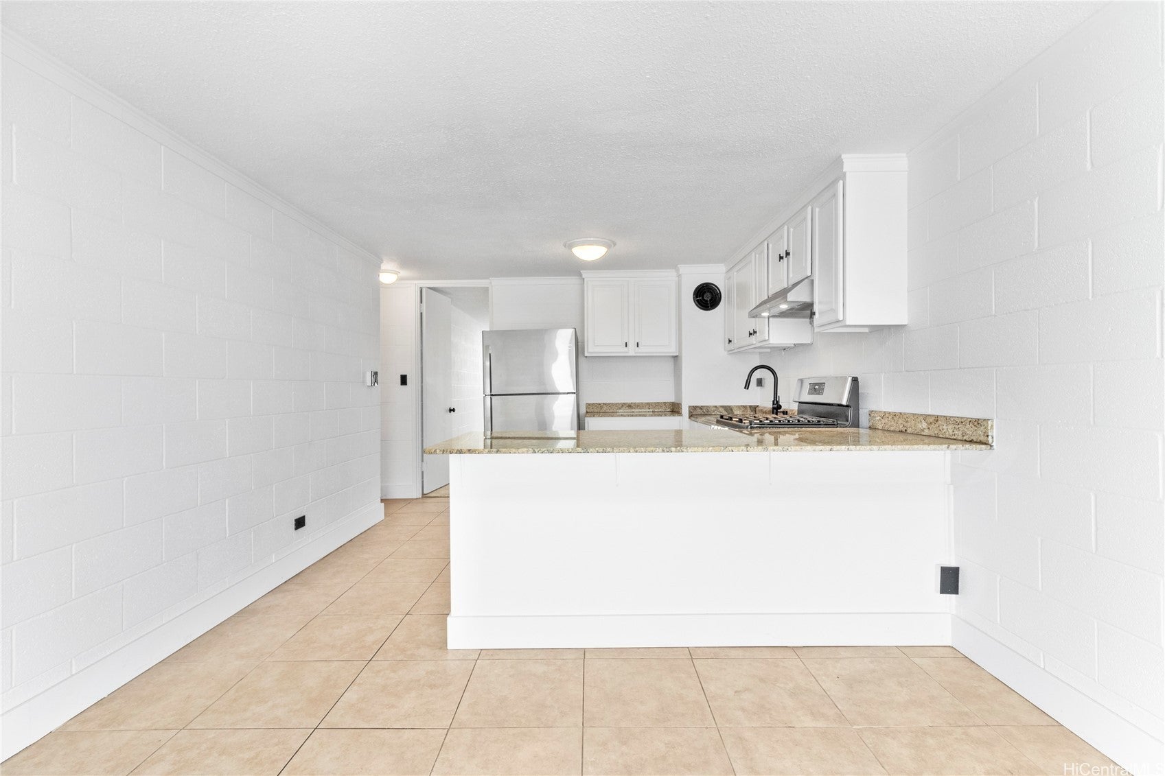 2501 Coyne Street 101