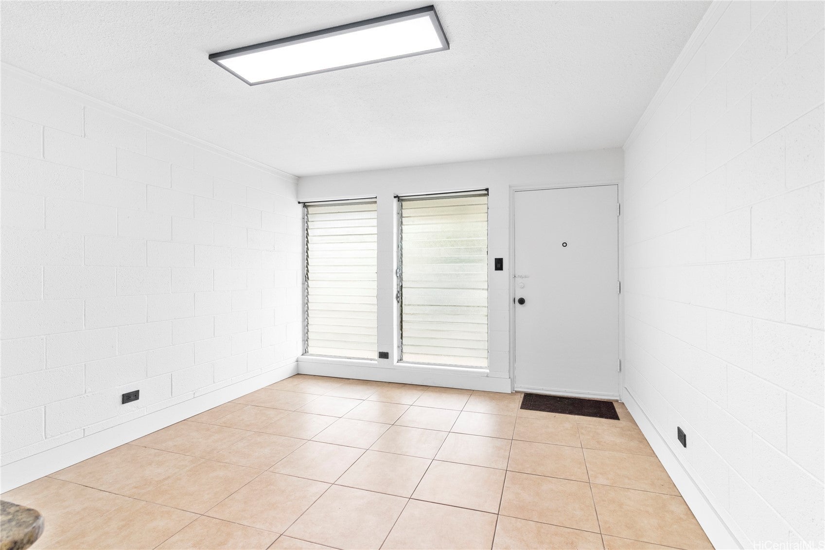 2501 Coyne Street 101