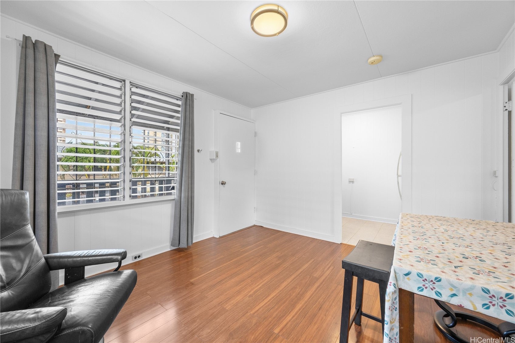 631 Hausten Street 4