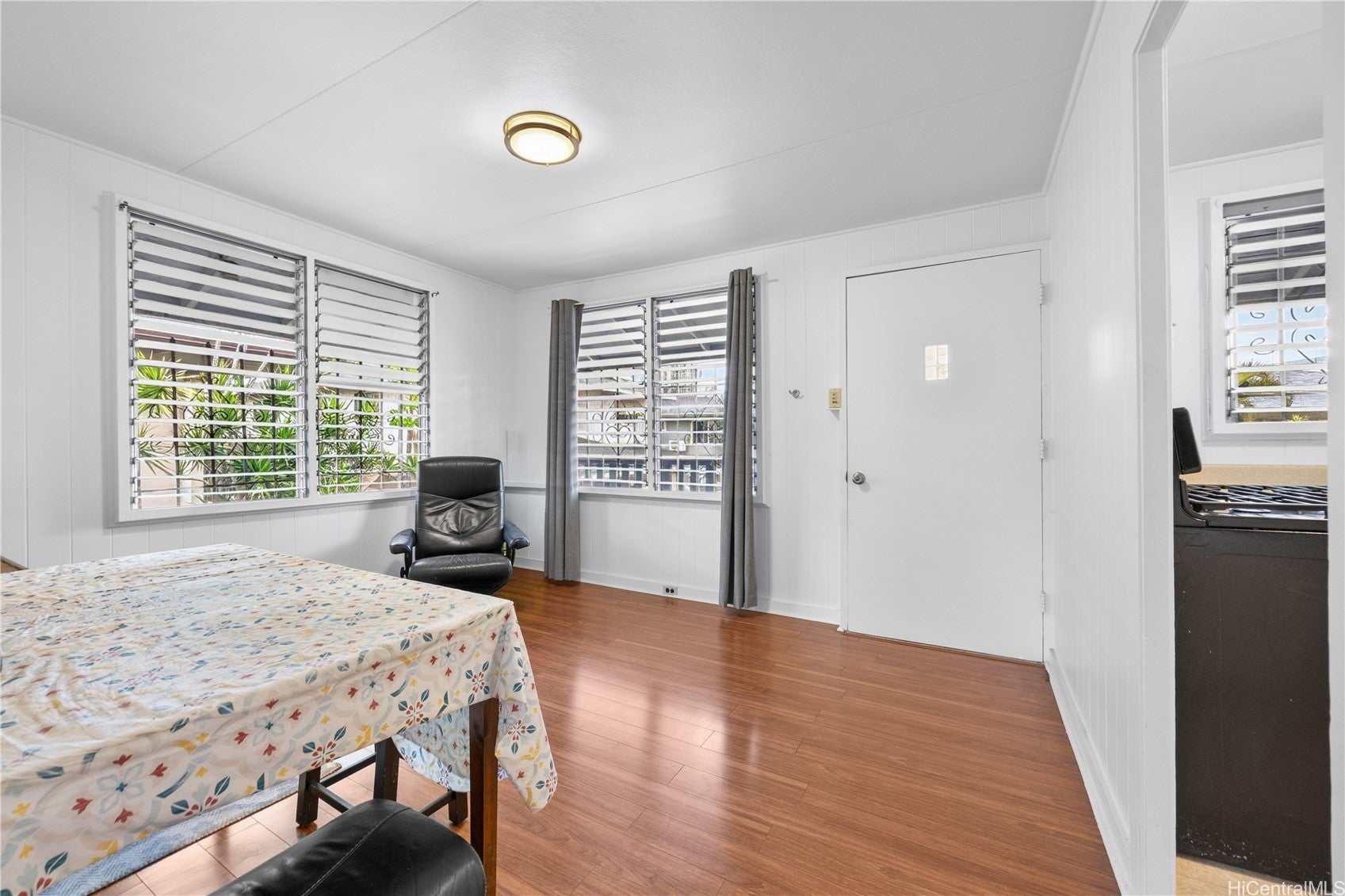 631 Hausten Street 4