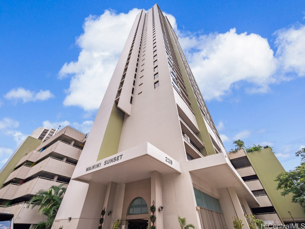 Waikiki Sunset Condominium