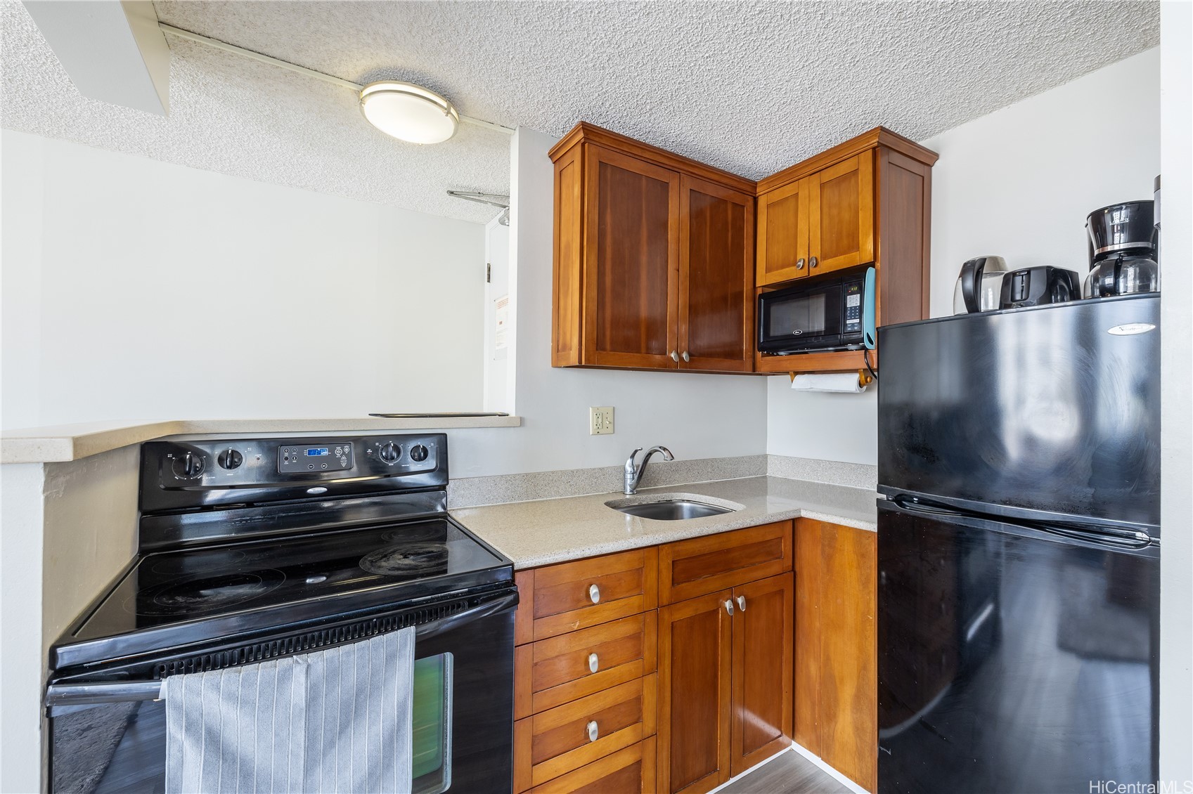 2427 Kuhio Avenue 1006