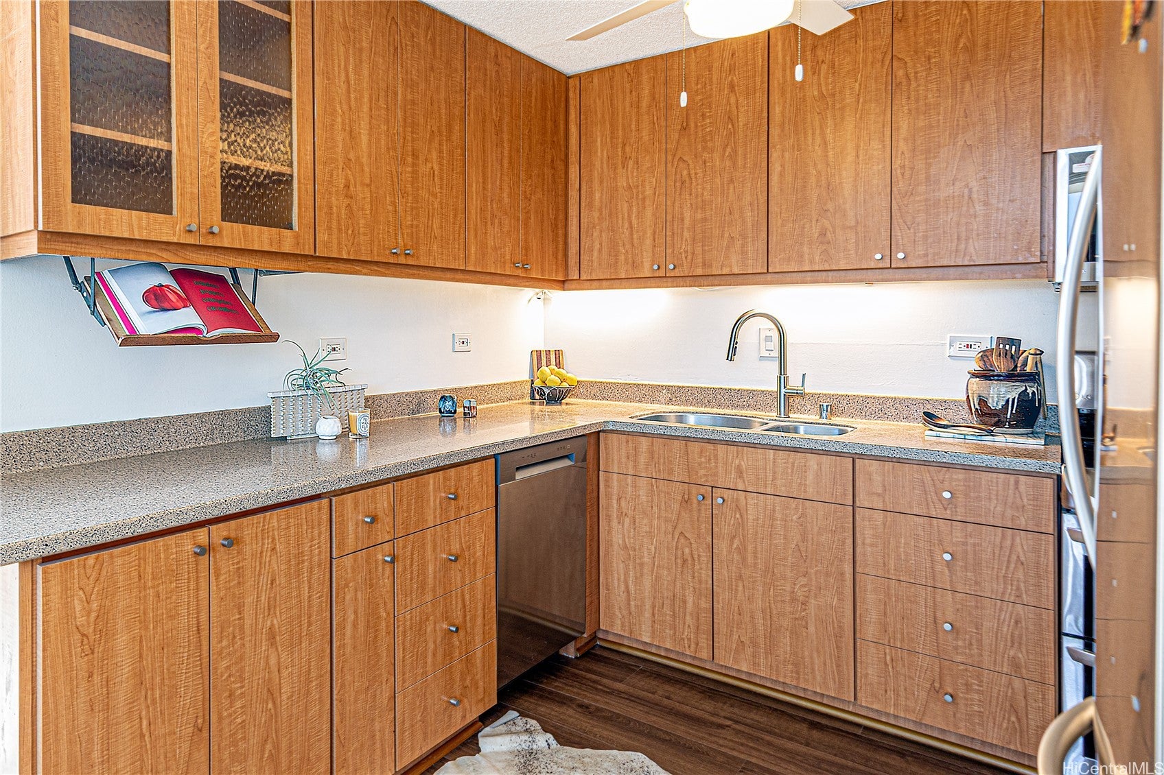 1634 Makiki Street 606