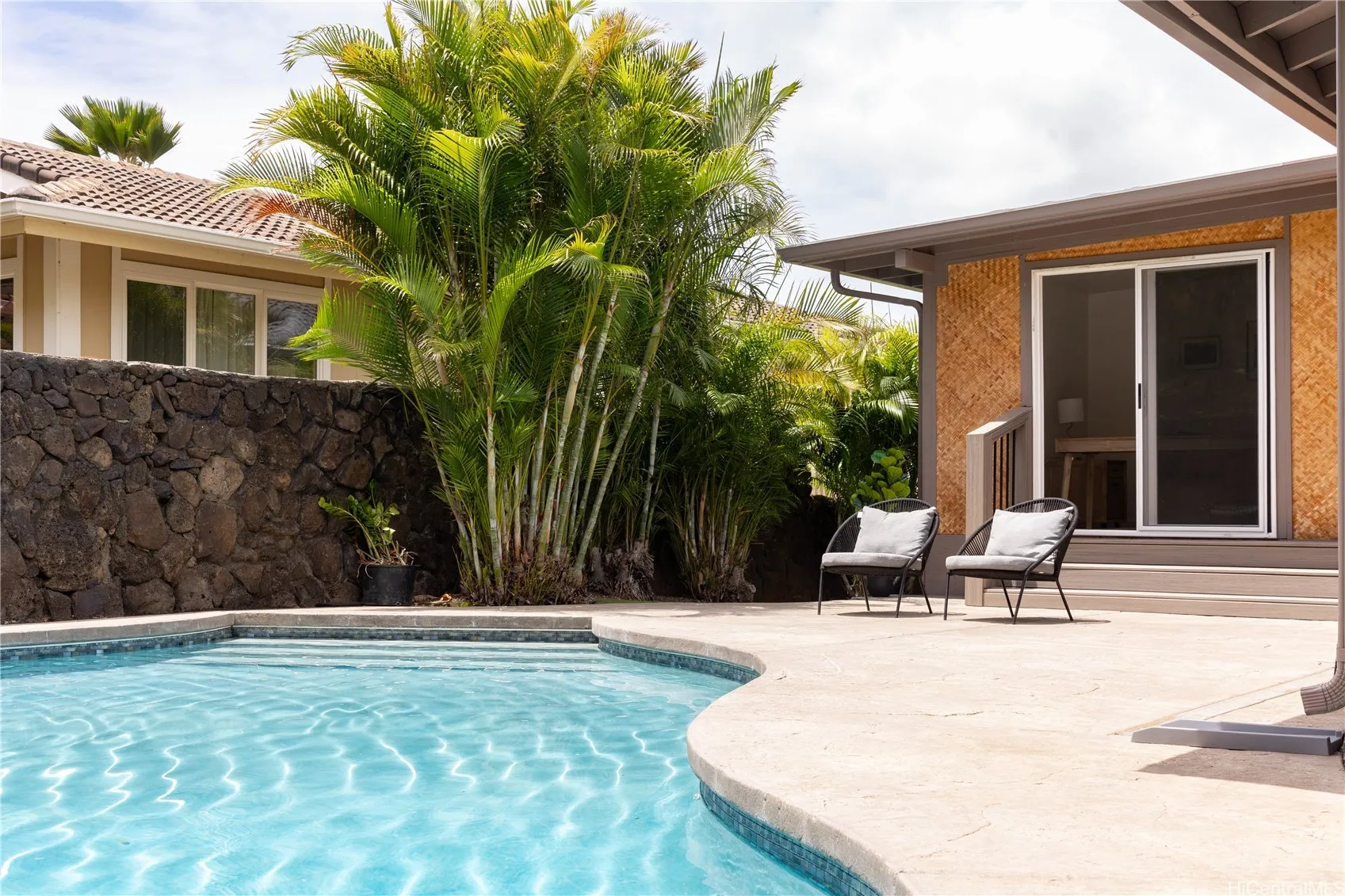 Honolulu, Hawaii 96825, United States, 3 Bedrooms Bedrooms, ,2 BathroomsBathrooms,Residential,Pending,203274