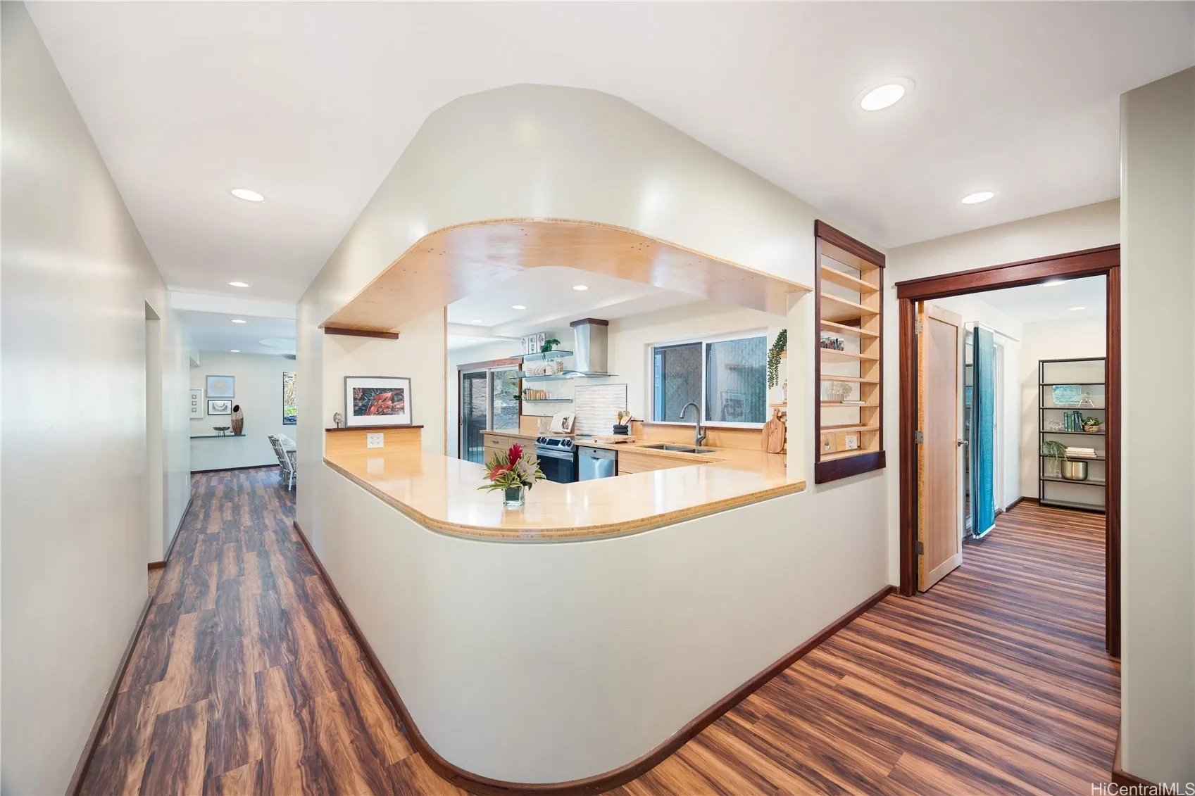 Honolulu, Hawaii 96825, United States, 3 Bedrooms Bedrooms, ,2 BathroomsBathrooms,Residential,Pending,203274