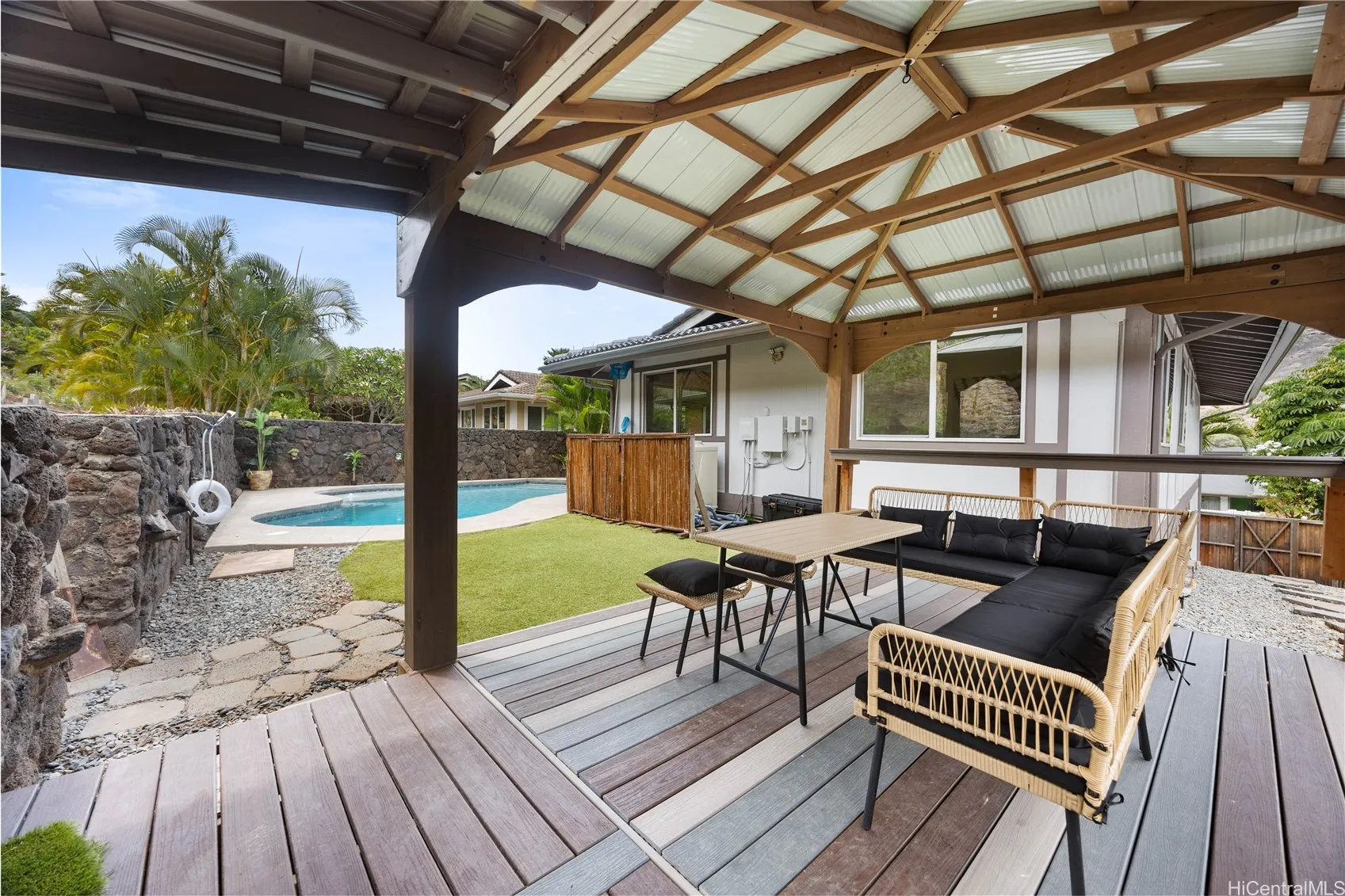 Honolulu, Hawaii 96825, United States, 3 Bedrooms Bedrooms, ,2 BathroomsBathrooms,Residential,Pending,203274