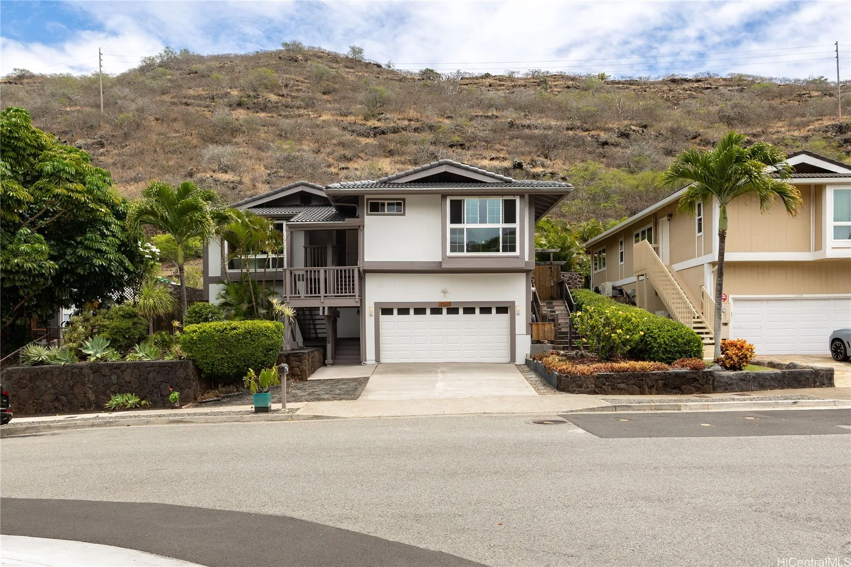 Honolulu, Hawaii 96825, United States, 3 Bedrooms Bedrooms, ,2 BathroomsBathrooms,Residential,Pending,203274