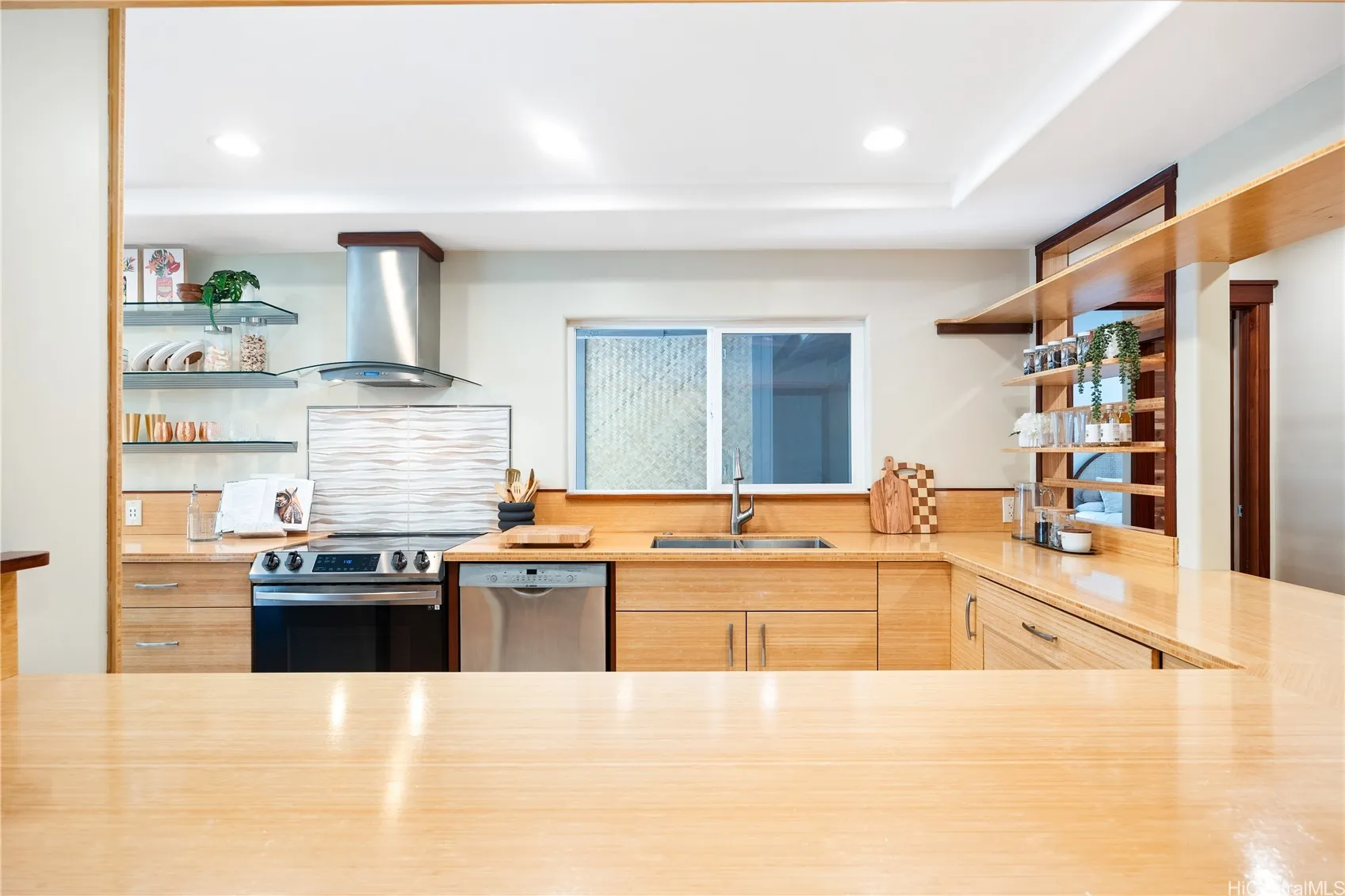 Honolulu, Hawaii 96825, United States, 3 Bedrooms Bedrooms, ,2 BathroomsBathrooms,Residential,Pending,203274