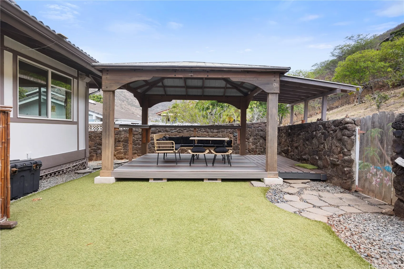 Honolulu, Hawaii 96825, United States, 3 Bedrooms Bedrooms, ,2 BathroomsBathrooms,Residential,Pending,203274