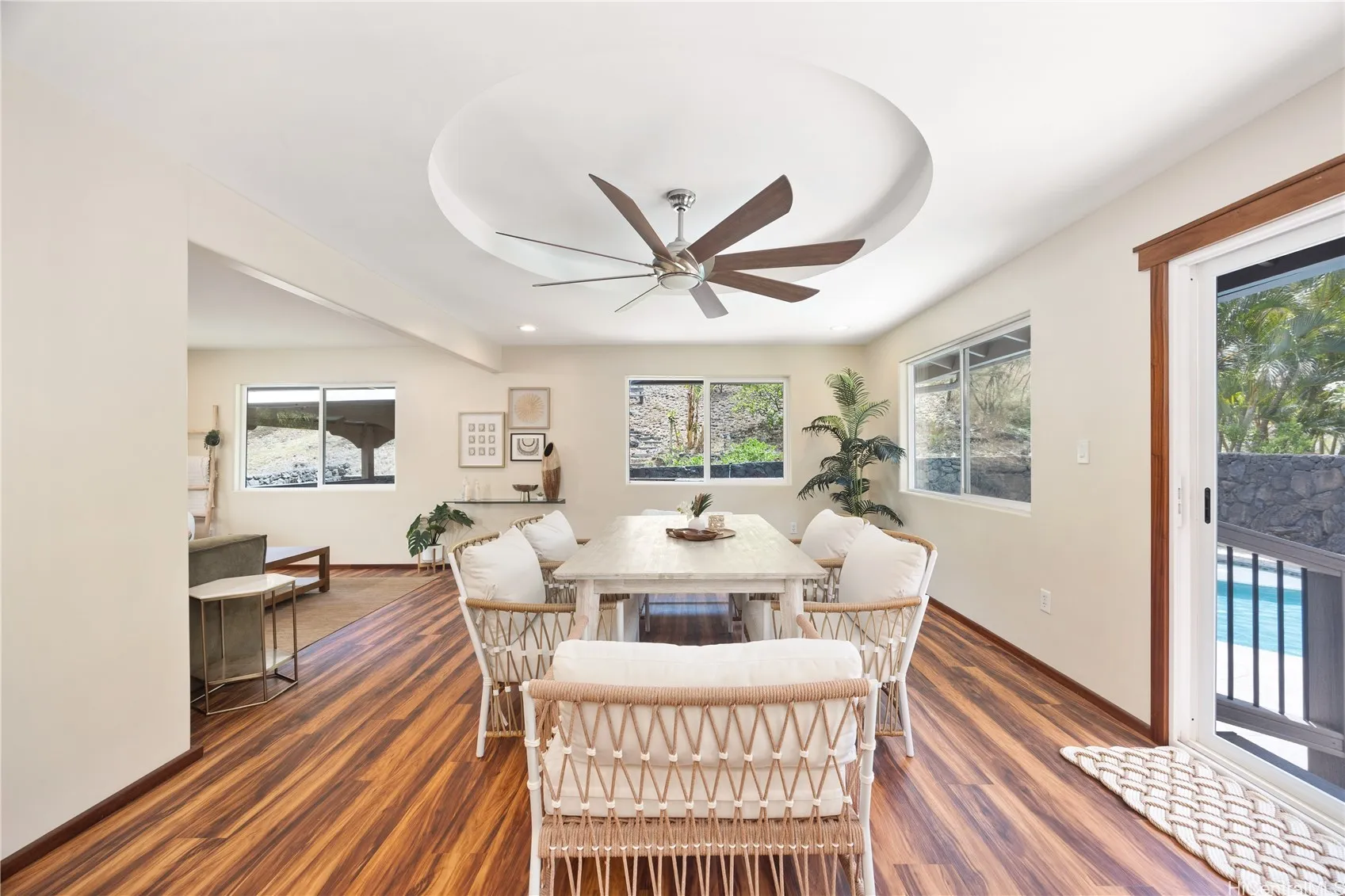 Honolulu, Hawaii 96825, United States, 3 Bedrooms Bedrooms, ,2 BathroomsBathrooms,Residential,Pending,203274