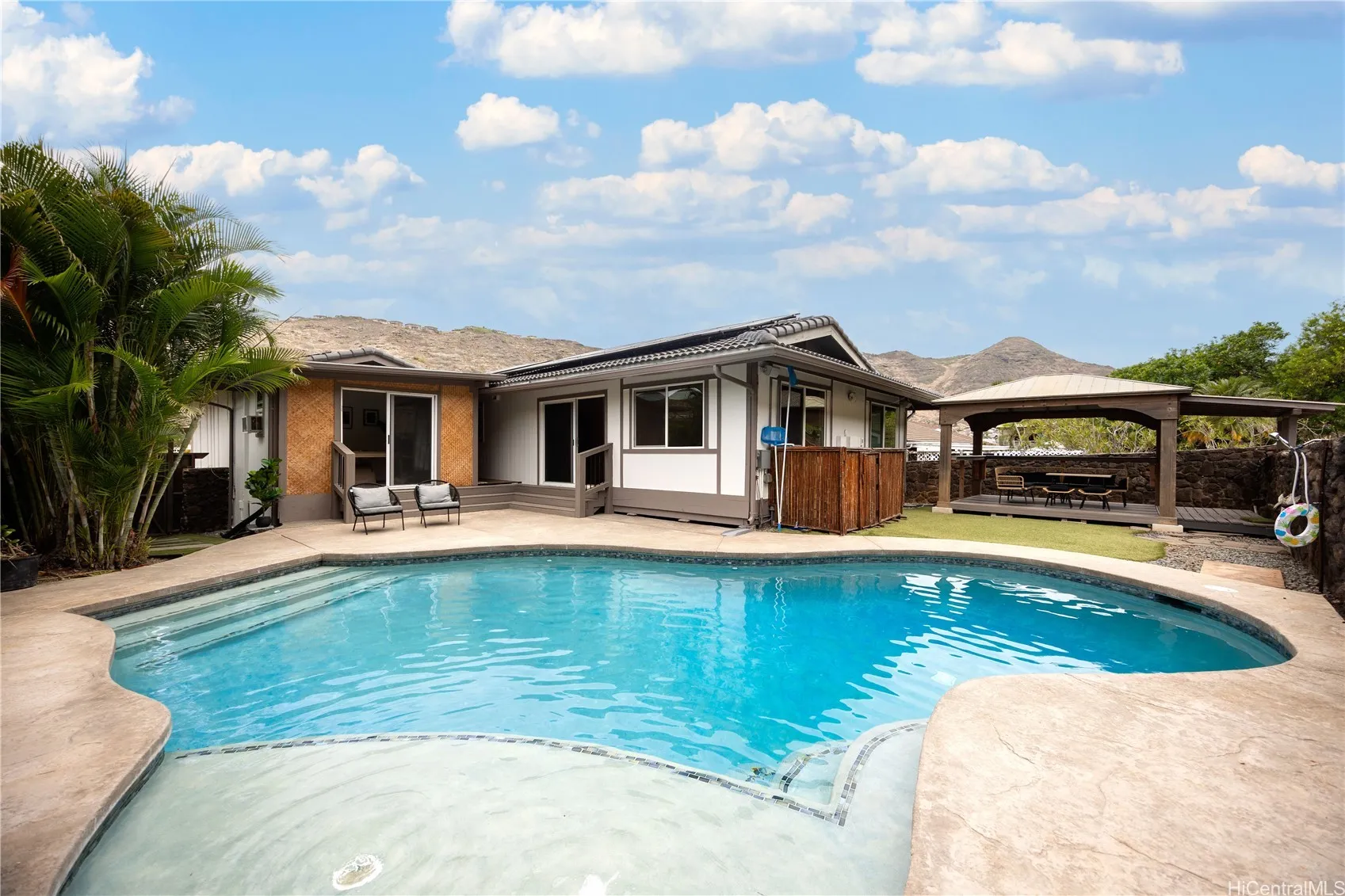 Honolulu, Hawaii 96825, United States, 3 Bedrooms Bedrooms, ,2 BathroomsBathrooms,Residential,Pending,203274