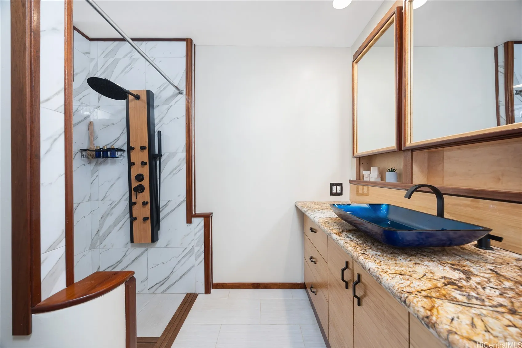 Honolulu, Hawaii 96825, United States, 3 Bedrooms Bedrooms, ,2 BathroomsBathrooms,Residential,Pending,203274