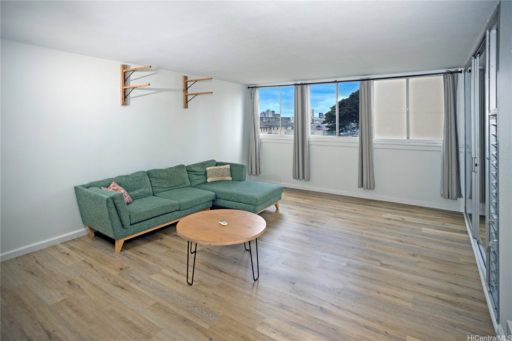 1617 Clark Street 404