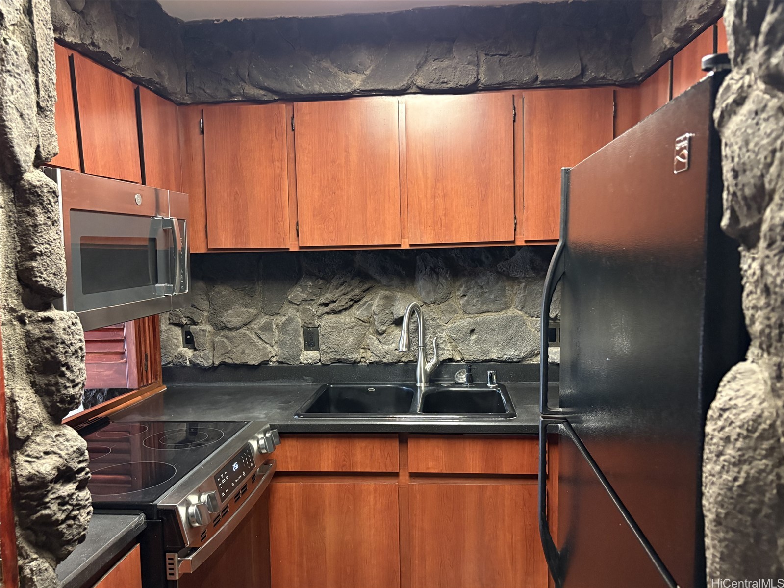 3138 Waialae Avenue 608