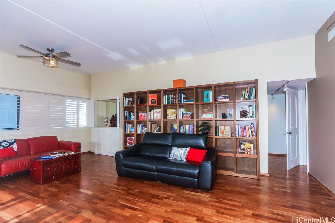 1330 Heulu Street PH2
