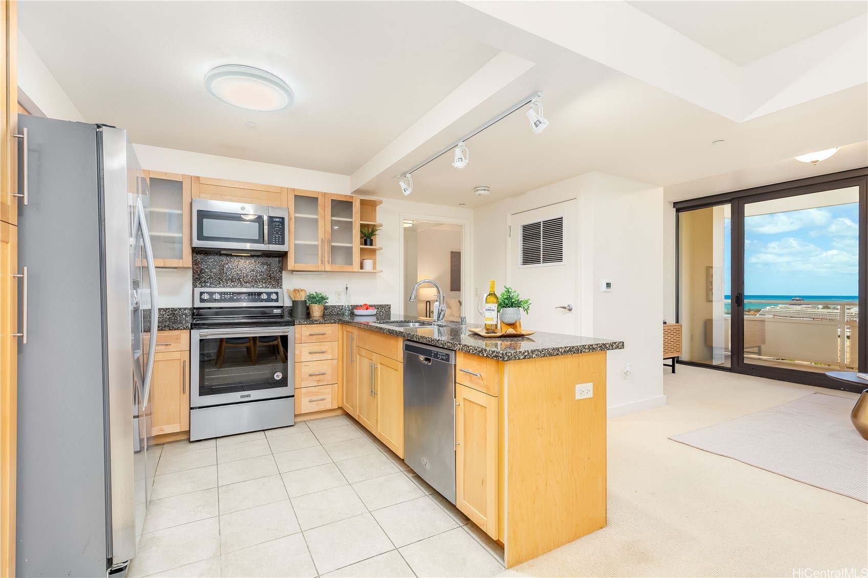 600 Queen Street 2103