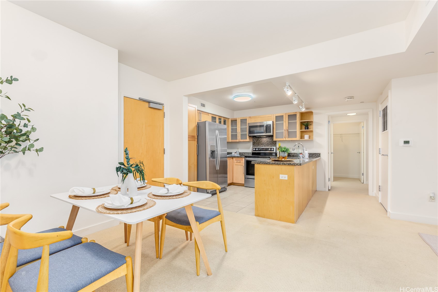 600 Queen Street 2103