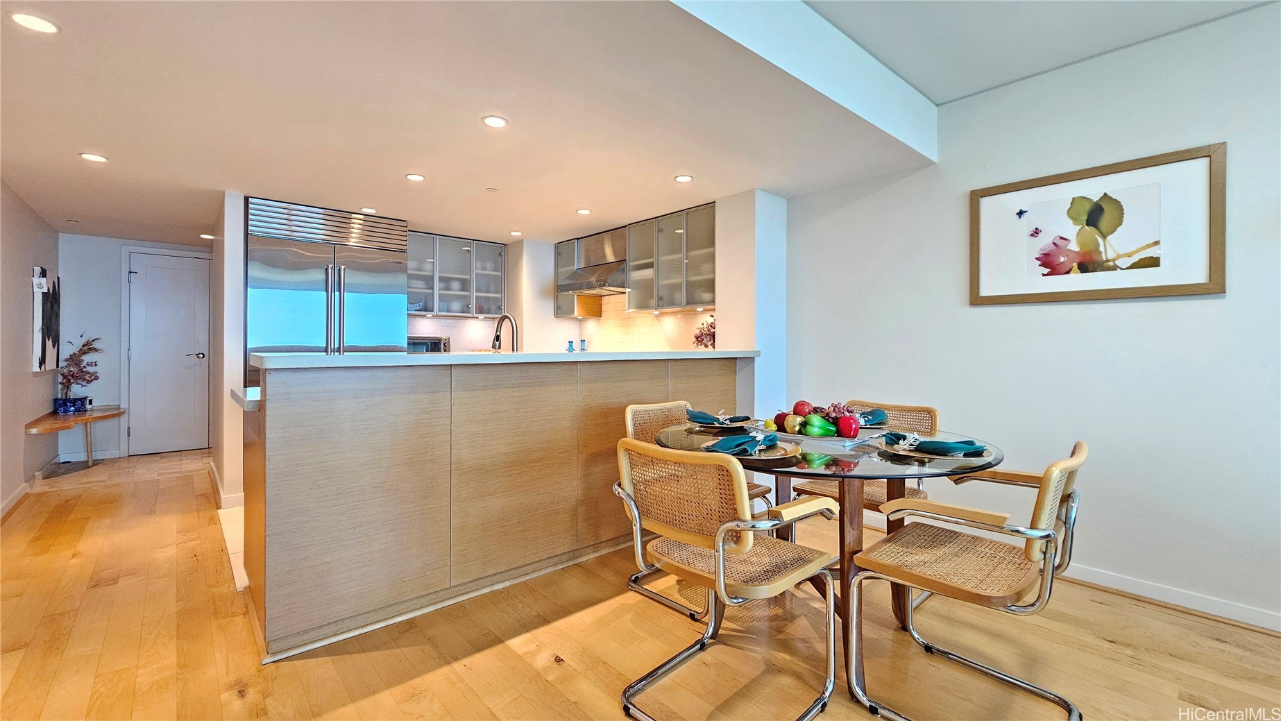 1177 Queen Street 3702