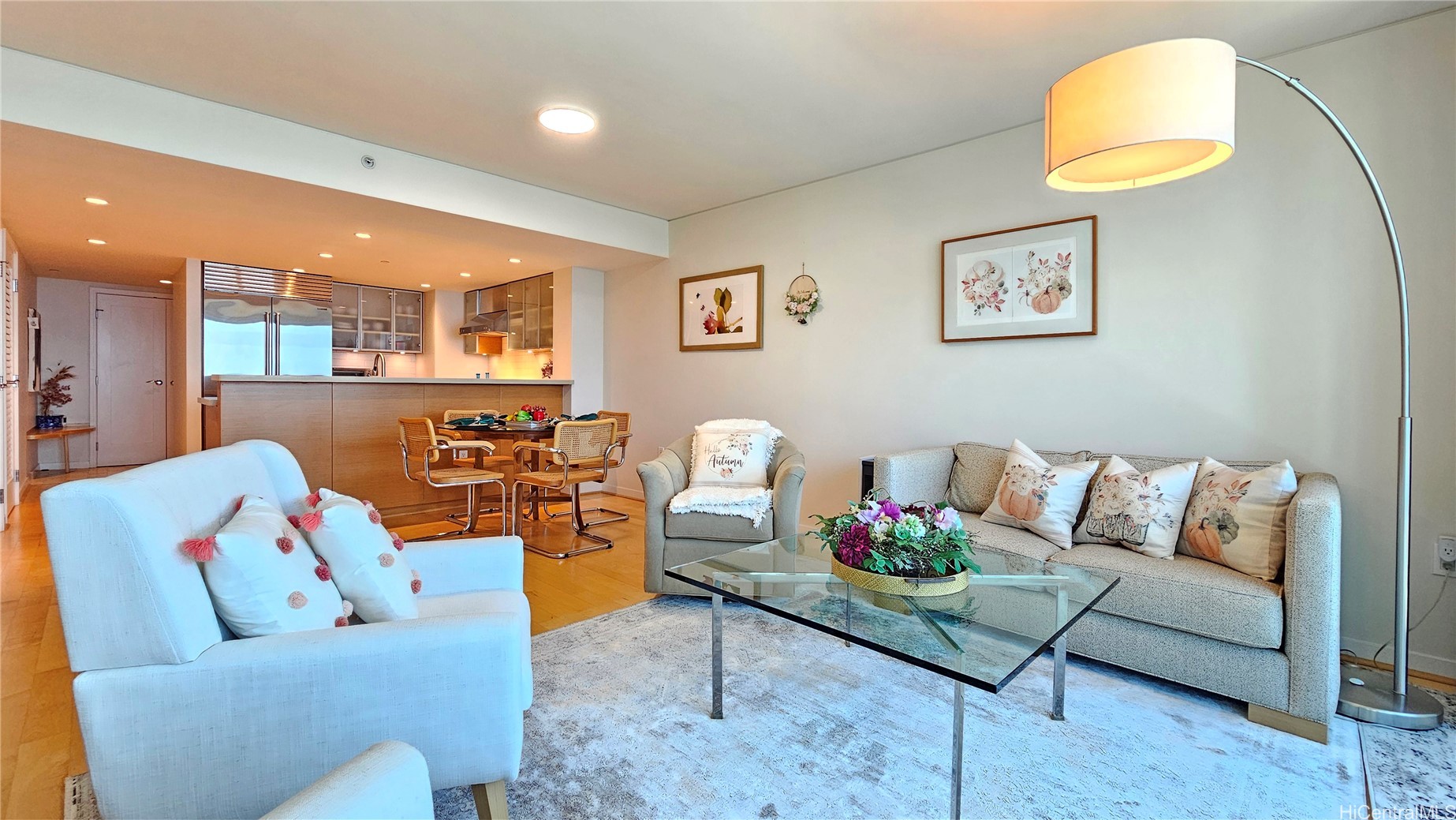 1177 Queen Street 3702