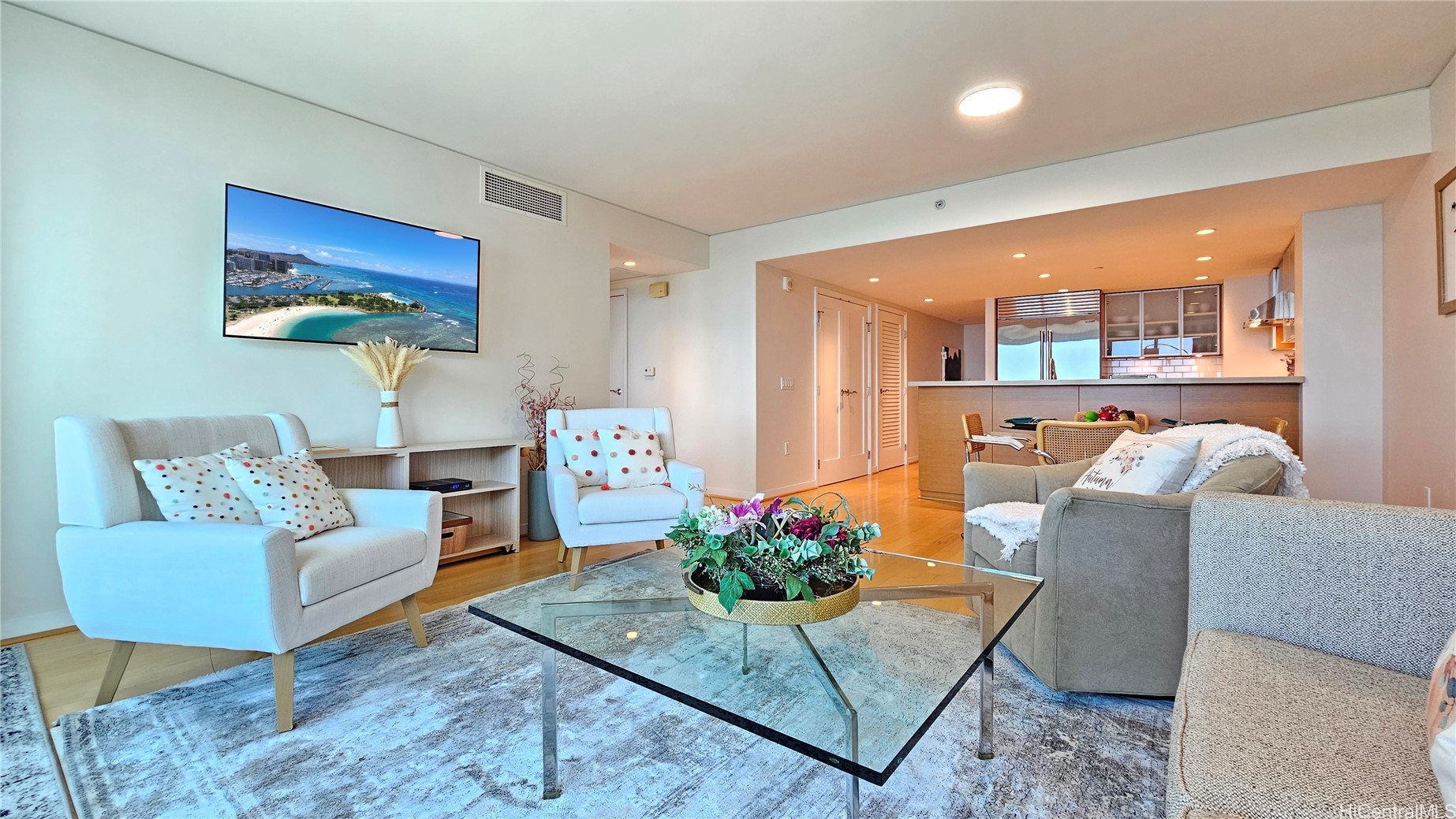 1177 Queen Street 3702