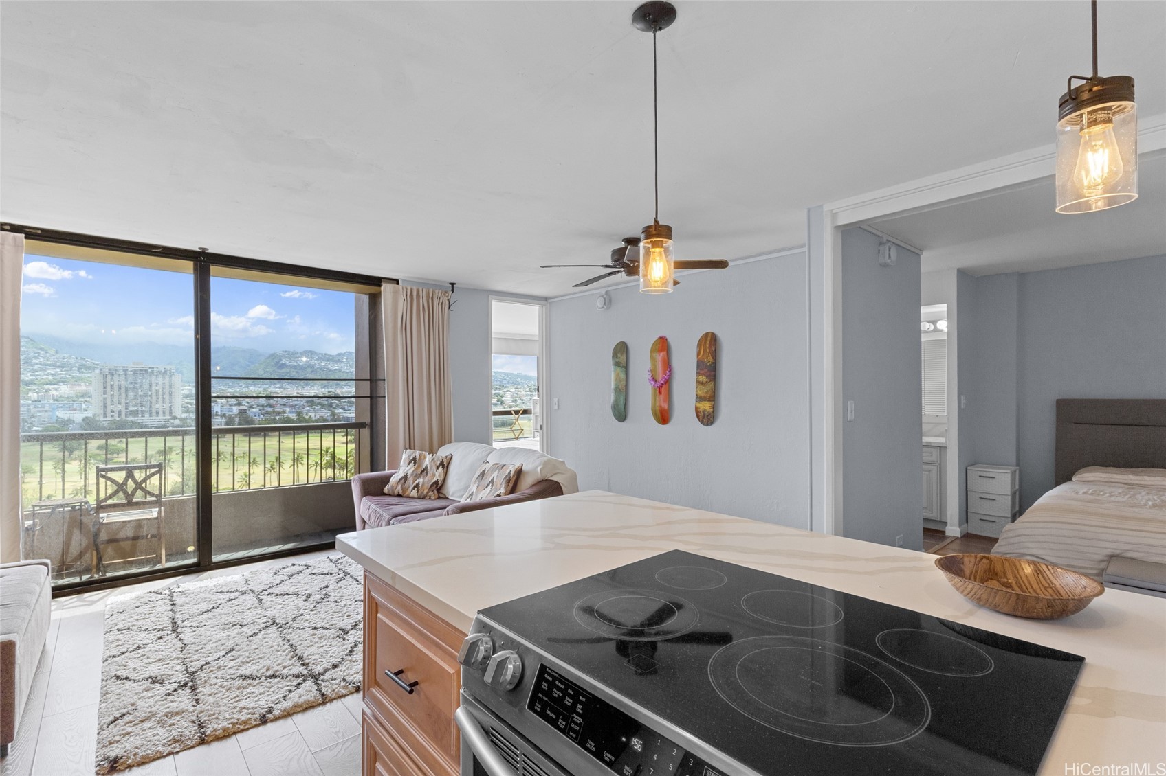 320 Liliuokalani Avenue 1605