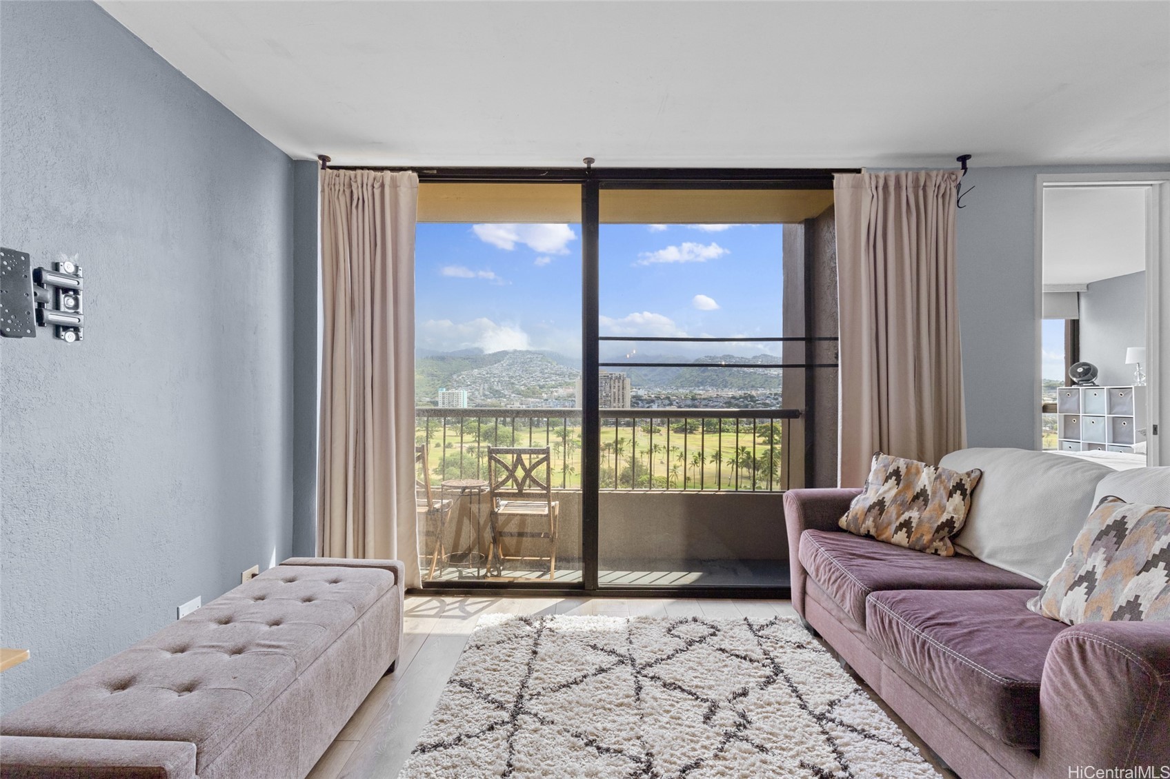 320 Liliuokalani Avenue 1605