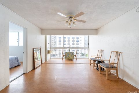 Photo of 155 Paoakalani Avenue #604, Honolulu, HI 96815 (MLS # 202528315)