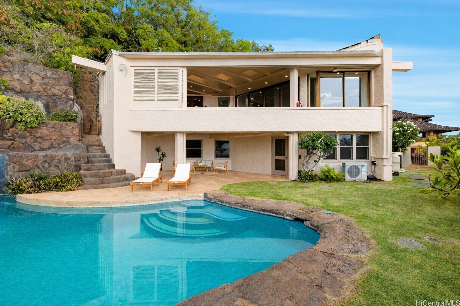 3210 Diamond Head Road 4