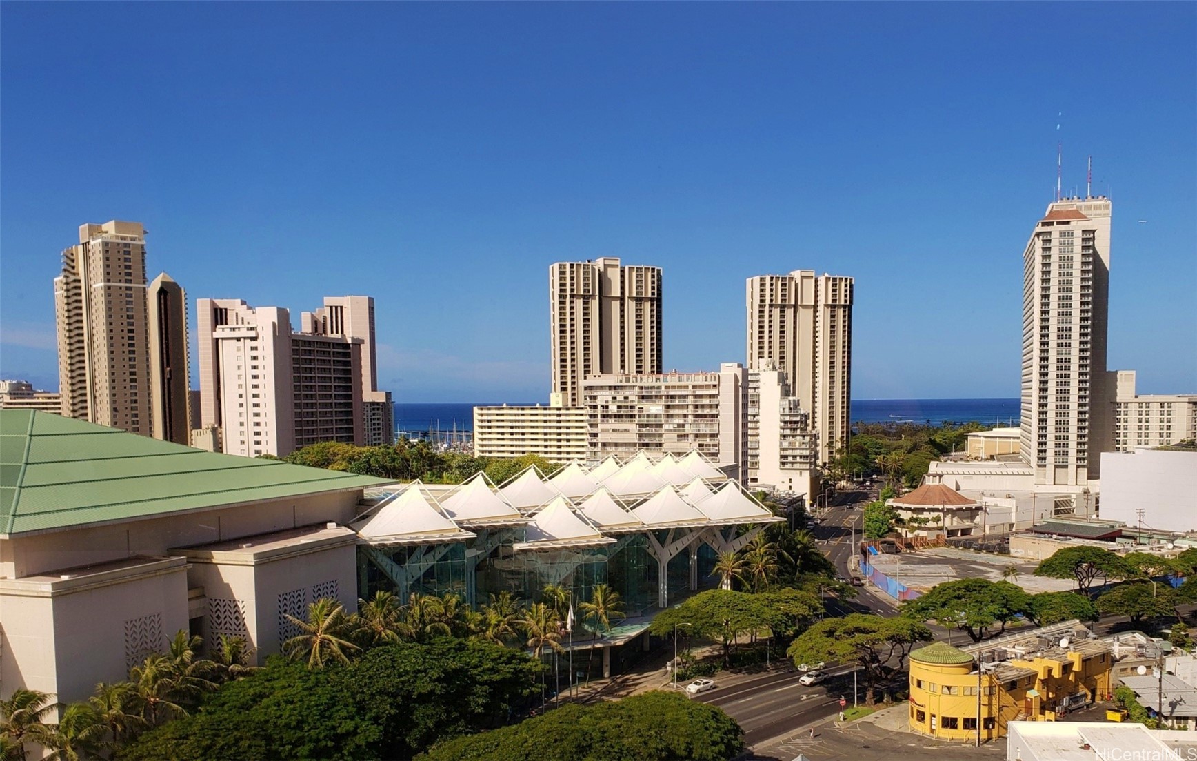 1750 Kalakaua Avenue 1704