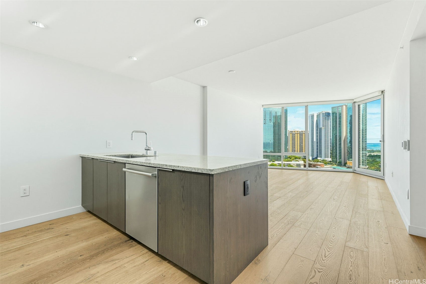 1001 Queen Street 1706