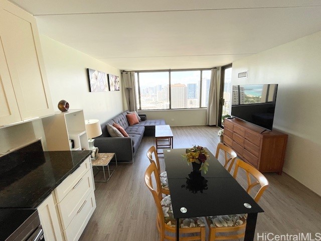 411 Hobron Lane 3802