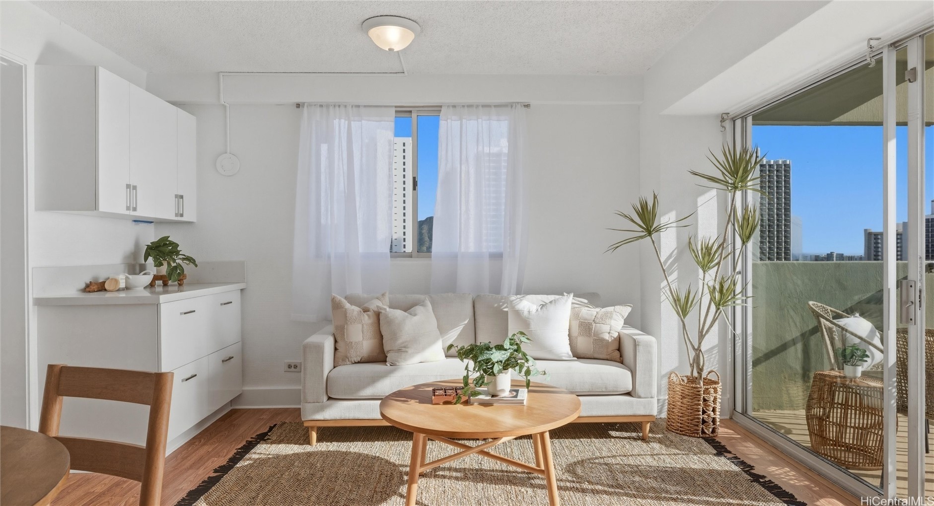 2440 Kuhio Avenue 2001